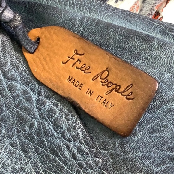 Free People Embossed Leather Italian Fold over Messenger crossbody bag Purse EUC - Picture 2 of 14